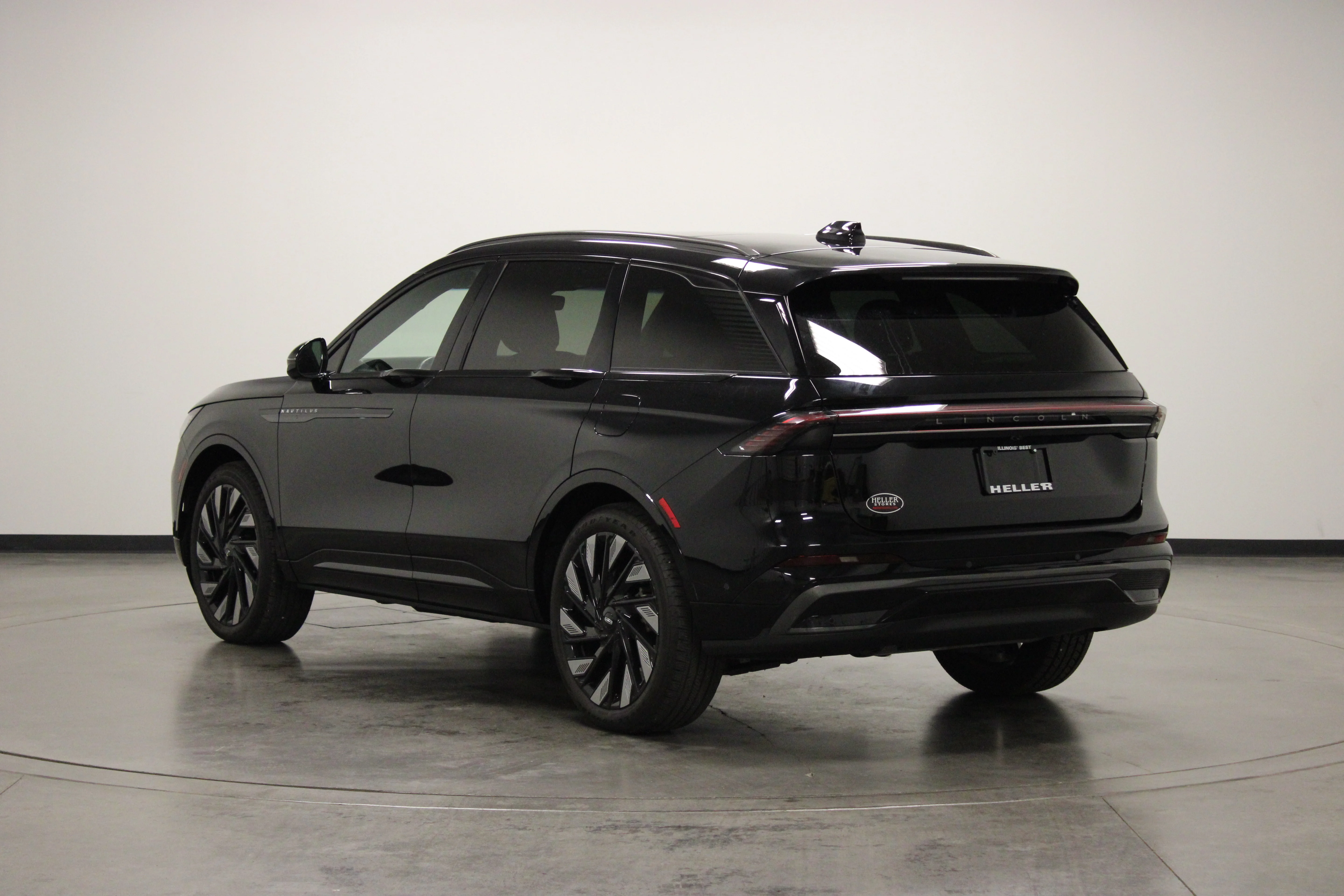Used 2024 Black Metallic Lincoln Reserve image 6
