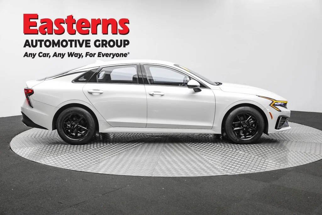 Used 2025 White Kia LXS image 4