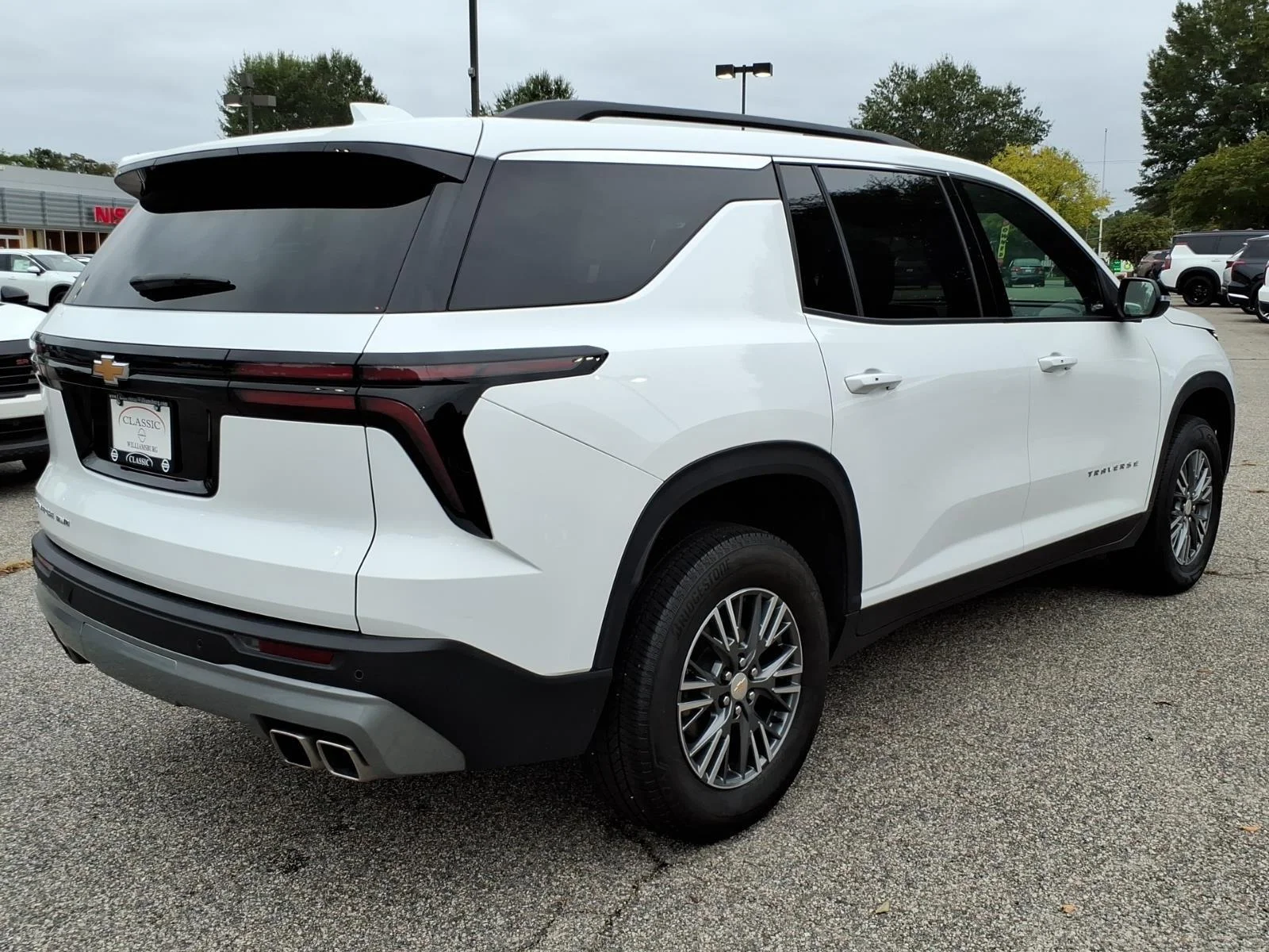 Used 2025 Summit White Chevrolet AWD LT image 7