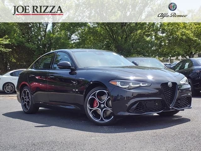 New 2024 Alfa Romeo Giulia Veloce 4D Sedan in Orland Park #RR7503