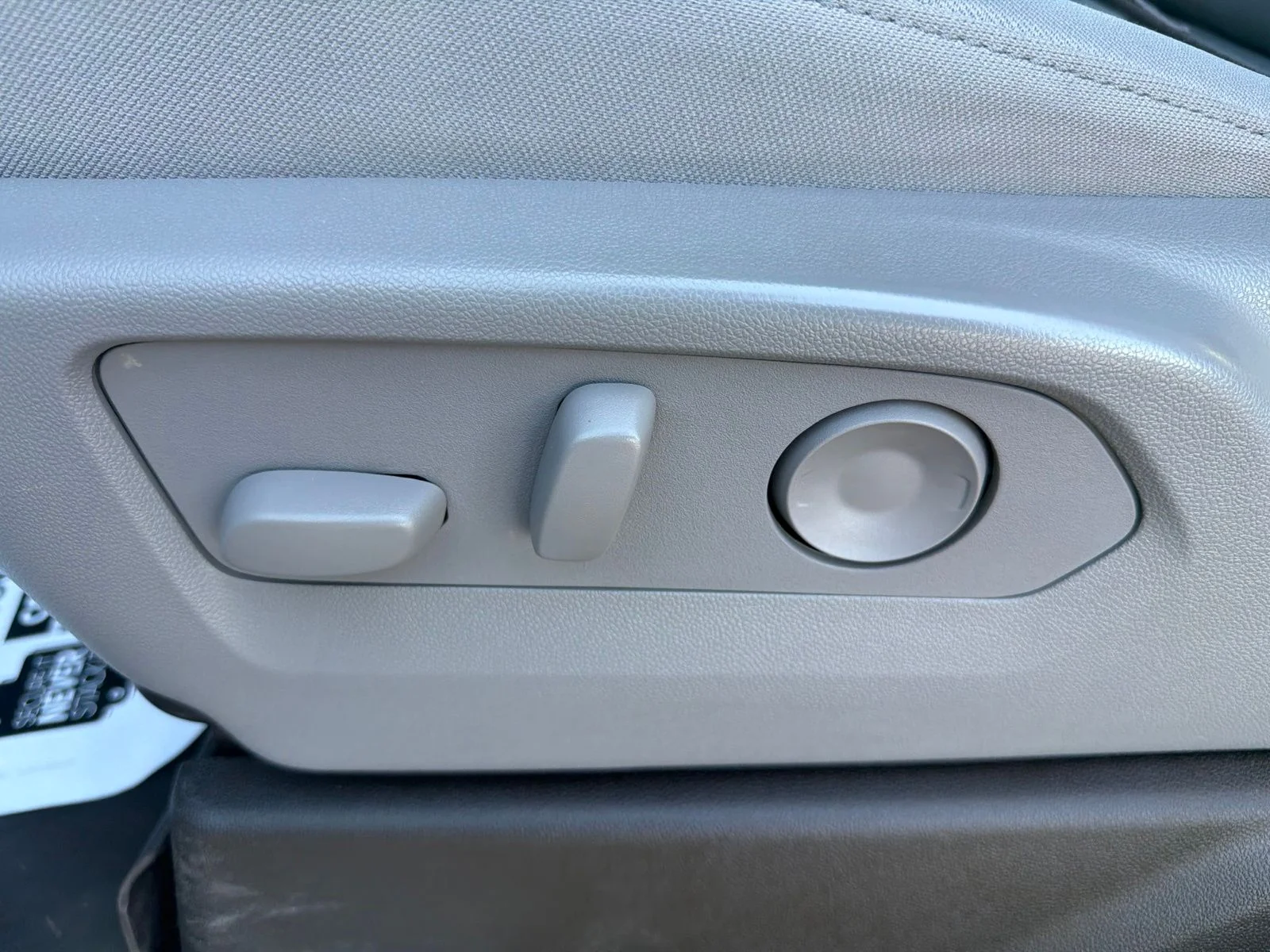 Used 2025 White GMC SLE image 17