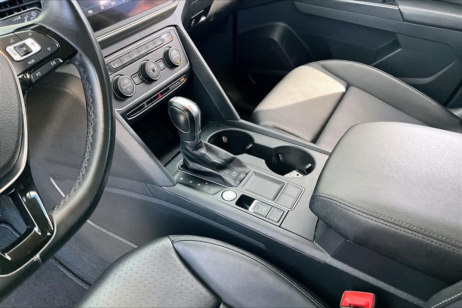 Used 2019 DEEP BLACK PEARL EFFECT Volkswagen 3.6L V6 SE w/Technology image 17