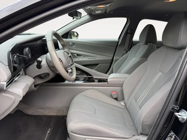 Used 2023 Phantom Black Hyundai SEL image 9