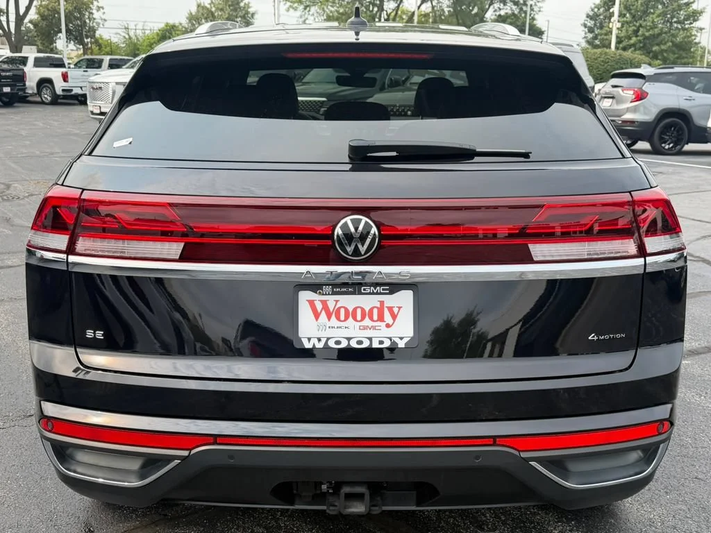 Used 2024 Black Volkswagen 2.0T SE w/Technology image 8