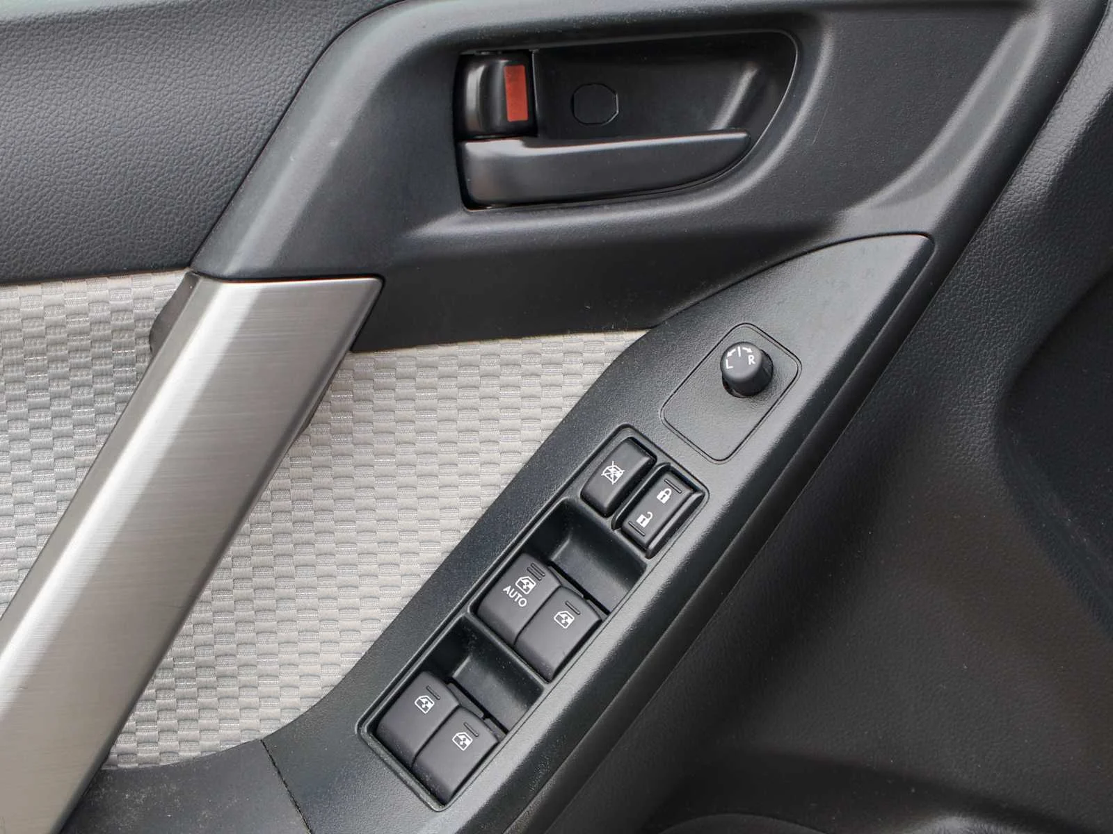Used 2017 Crystal White Pearl Subaru  image 14