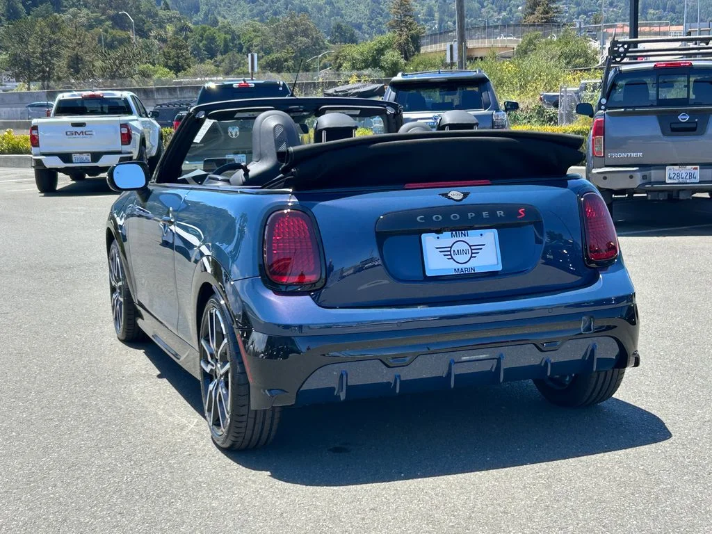 New 2026 Indigo Sunset Blue Metallic MINI Iconic image 3