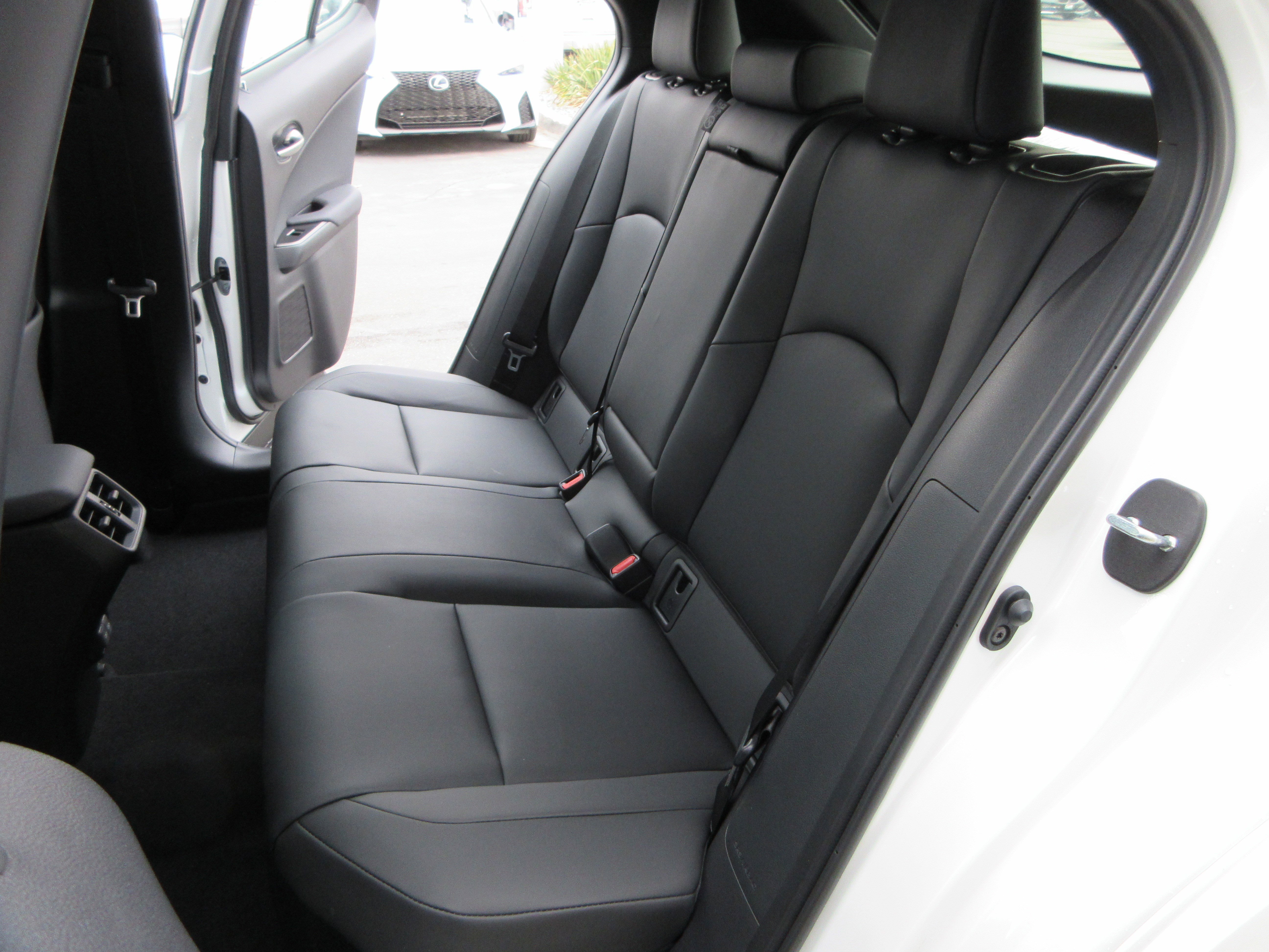 2025 Lexus UX 300h Premium - Photo 20