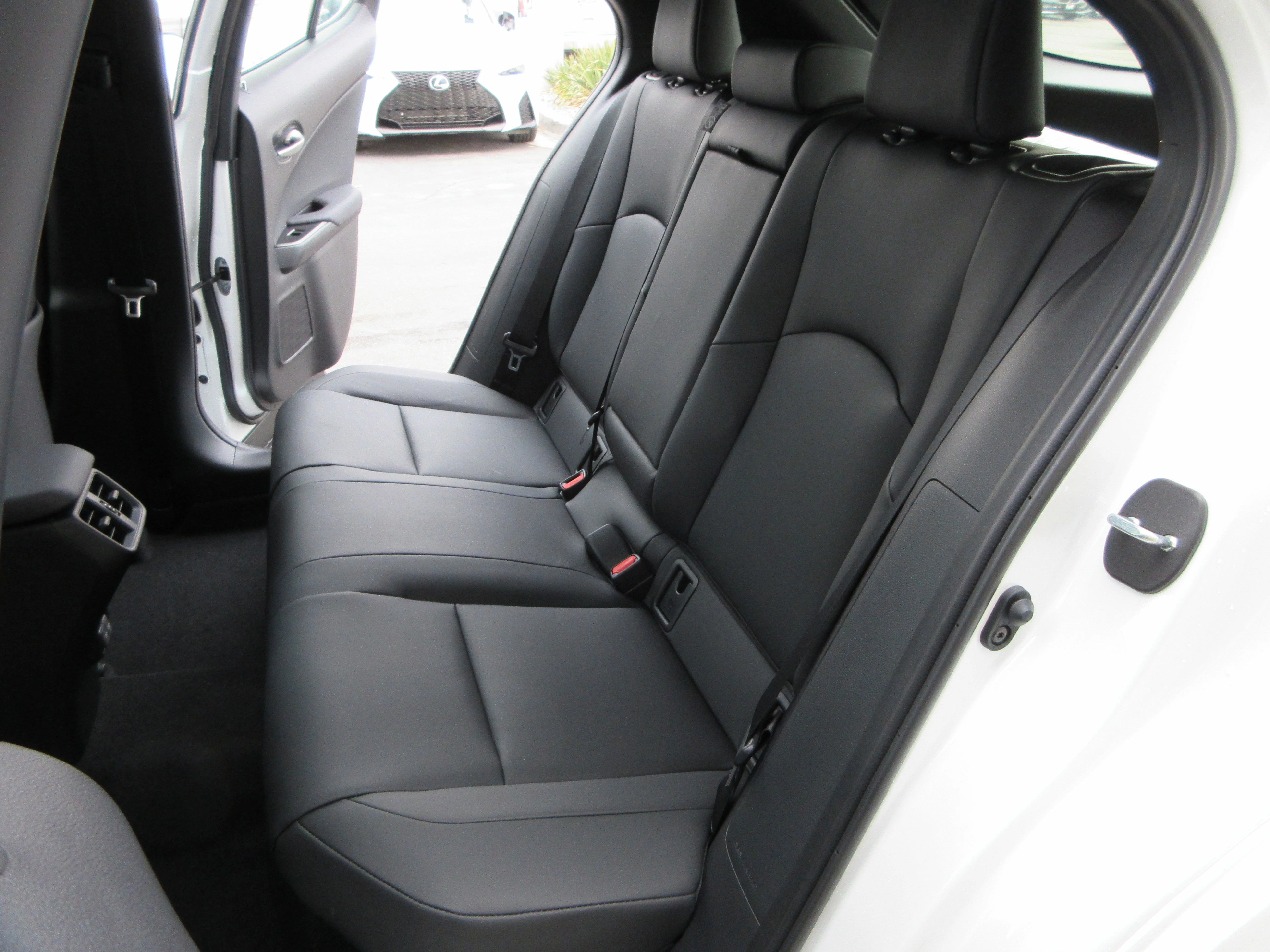 2025 Lexus UX 300h Premium - Photo 20