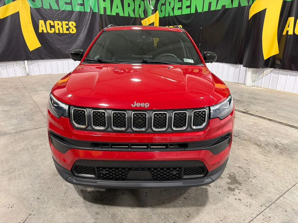 Certified Used 2024 Red Hot Pearlcoat Jeep Latitude Lux image 13