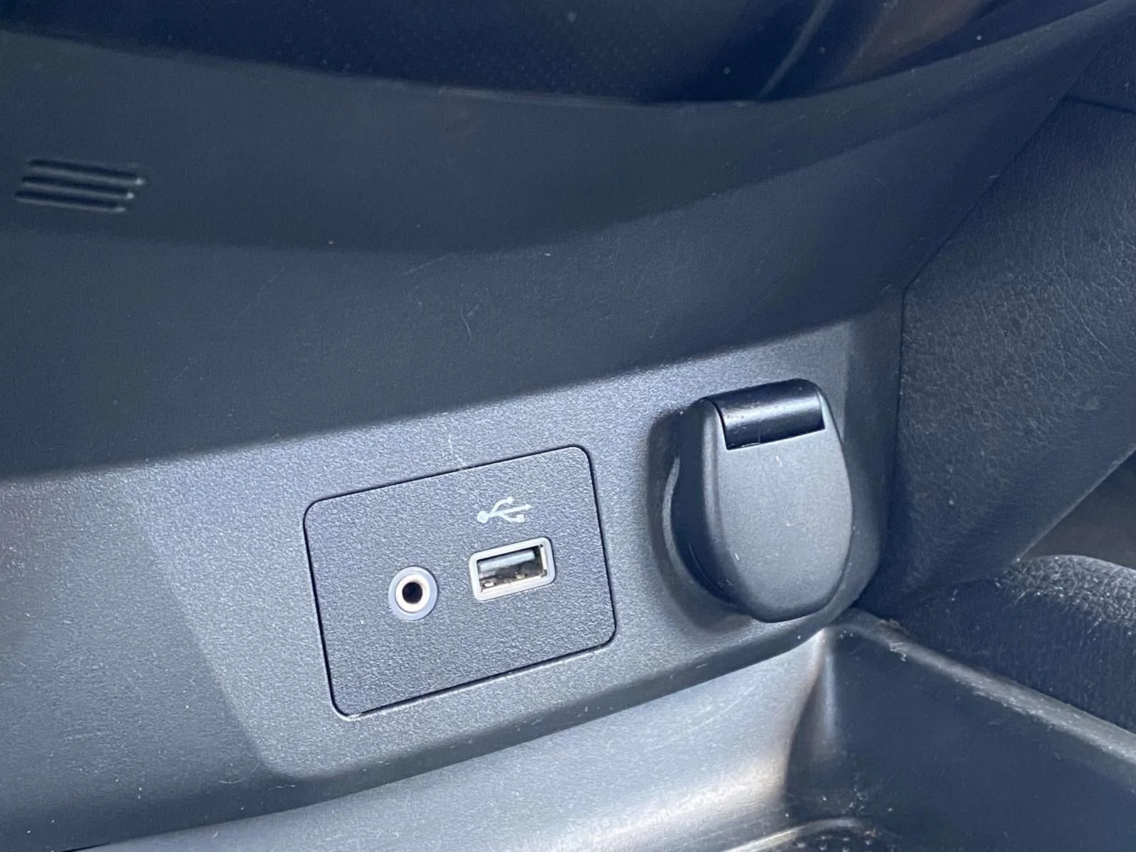 Used 2021 Silver Nissan S image 22