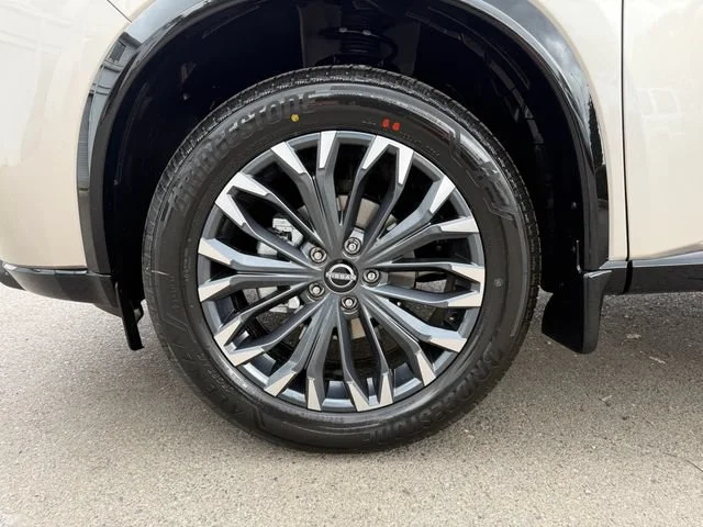 New 2026 Champagne Silver Metallic Nissan Platinum image 28