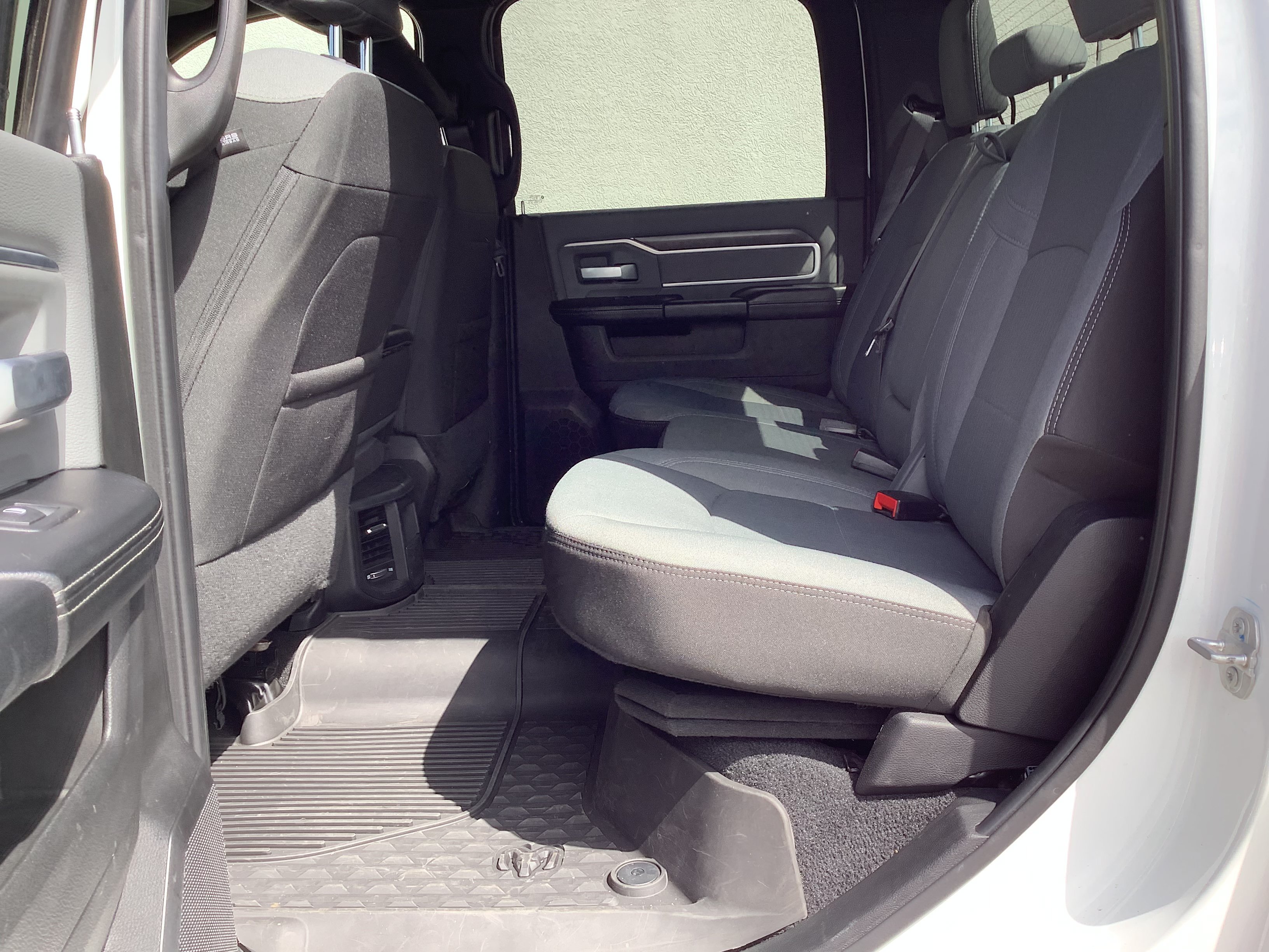 Used 2022 White Ram Big Horn image 8