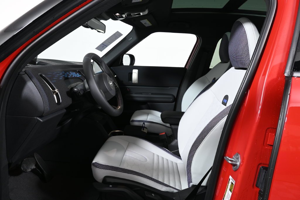 Used 2026 Red MINI  image 3