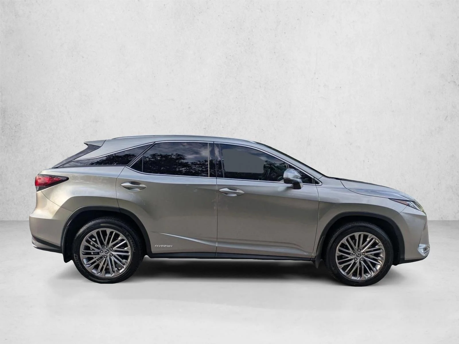 Used 2022 Atomic Silver Lexus RX 450h image 4