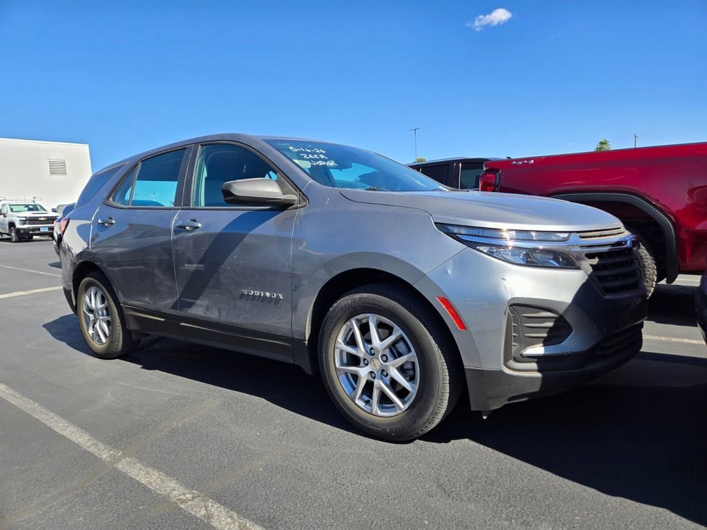 2023 Chevrolet Equinox LS's photo