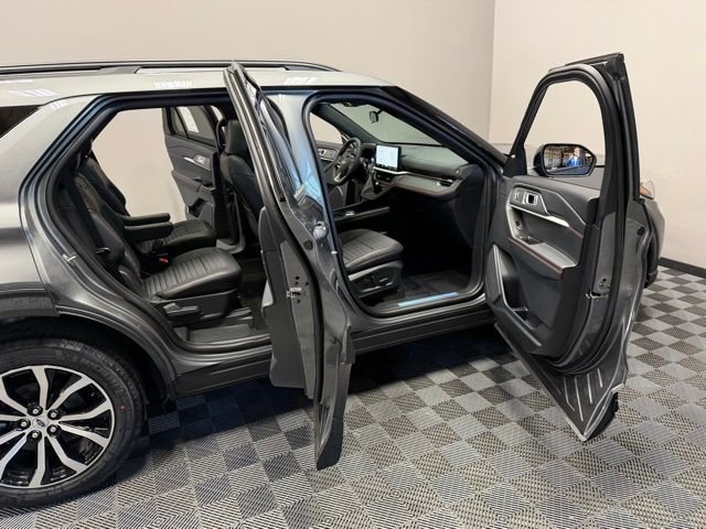 New 2026 Carbonized Gray Metallic Ford ST-Line image 24