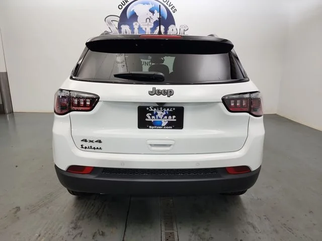 New 2026 Bright White Clear-Coat Exterior Paint Jeep Limited image 6