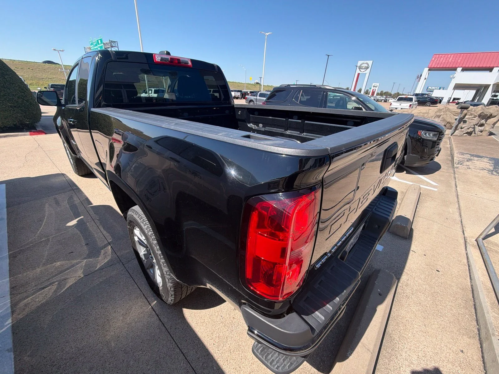 Used 2022 BLACK Chevrolet 2WD LT image 9