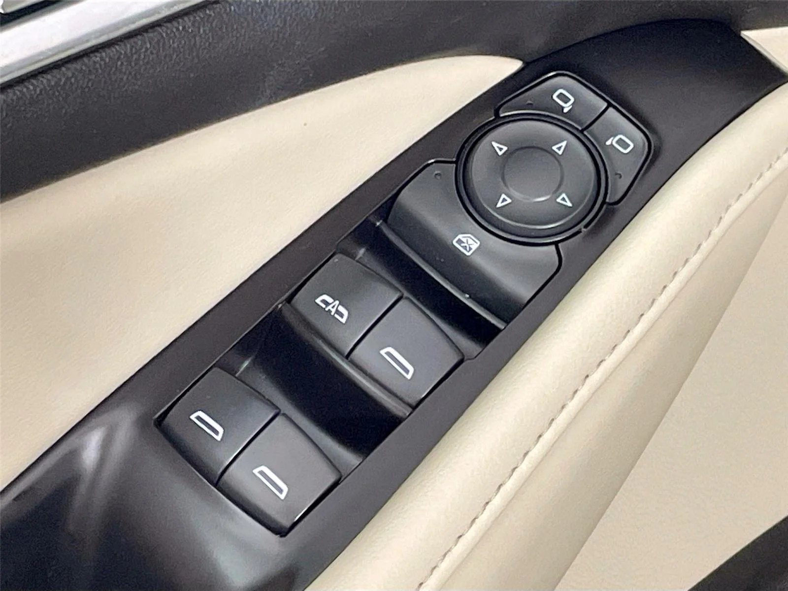 Used 2018 Havana Metallic Buick Essence image 20