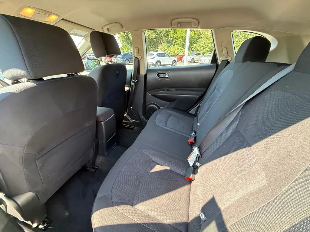 Used 2014 White Nissan S image 23