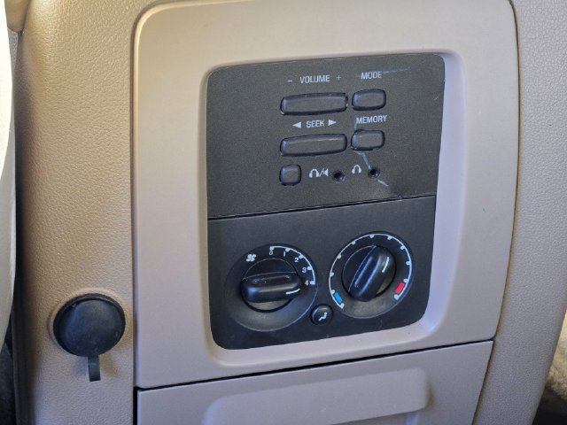 Used 2004 White Ford Eddie Bauer image 22