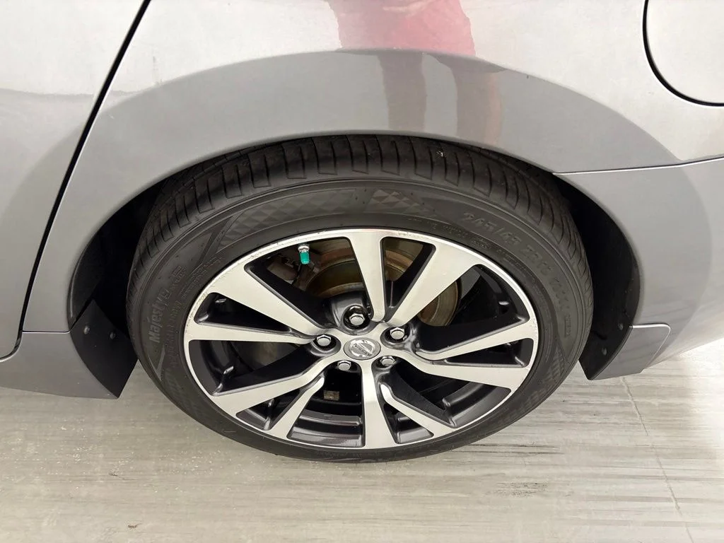 Used 2016 Gray Nissan Platinum image 11