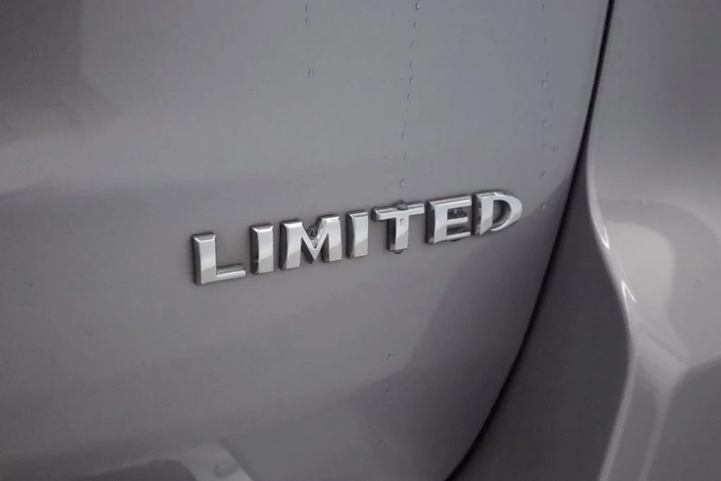 Certified Used 2020 Silver Jeep Limited image 12