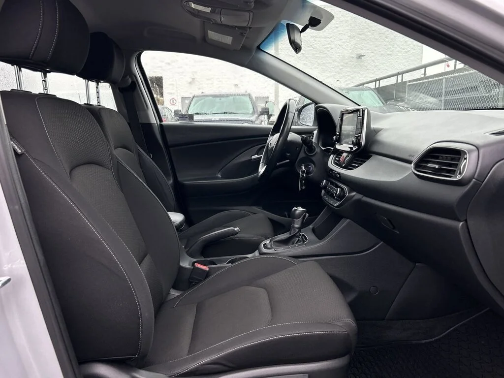 Used 2018 Space Black Pearl Hyundai GL Dilawri Certified   Clean Title   Local BC image 29