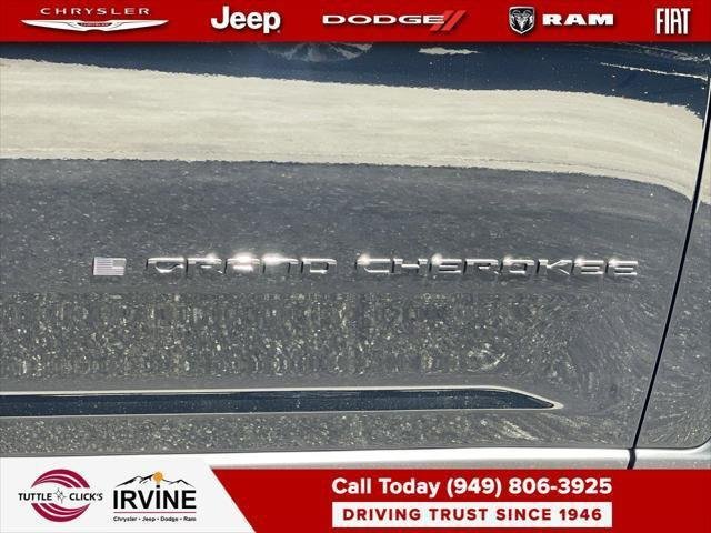 New 2026 Diamond Black Crystal Pearl-Coat Exterior Paint Jeep Limited image 8