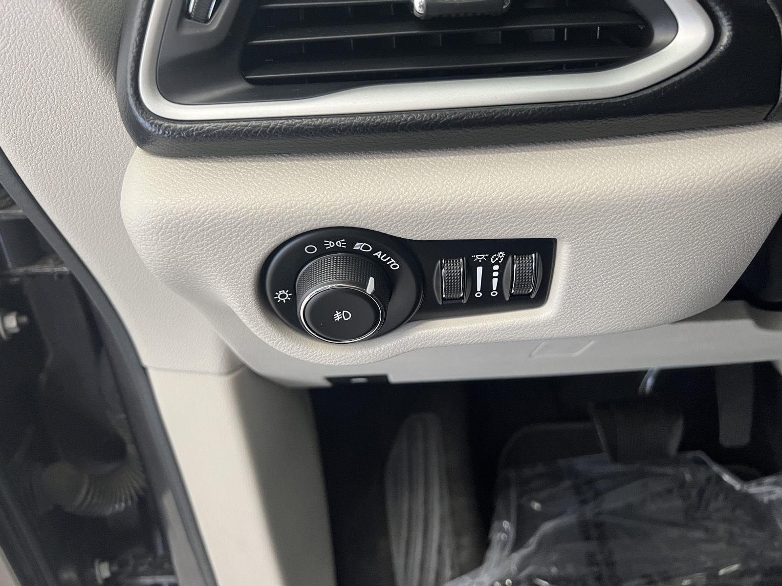 2019 Chrysler Pacifica Touring L - Photo 15