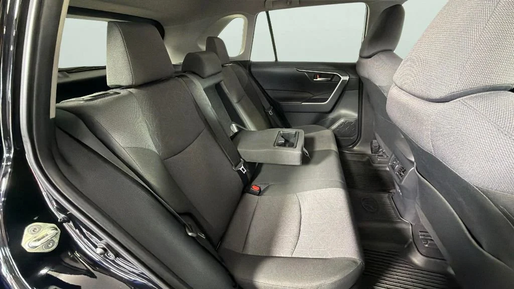 2025 Toyota RAV4 XLE - Photo 29