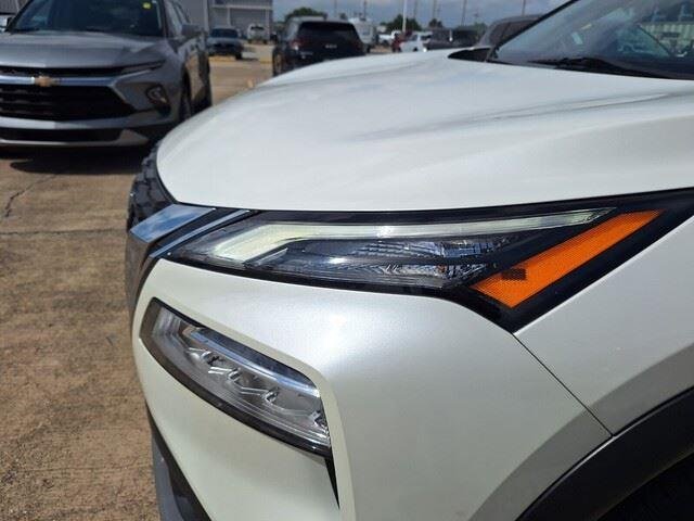 Used 2023 Pearl White Tricoat Nissan SV image 22