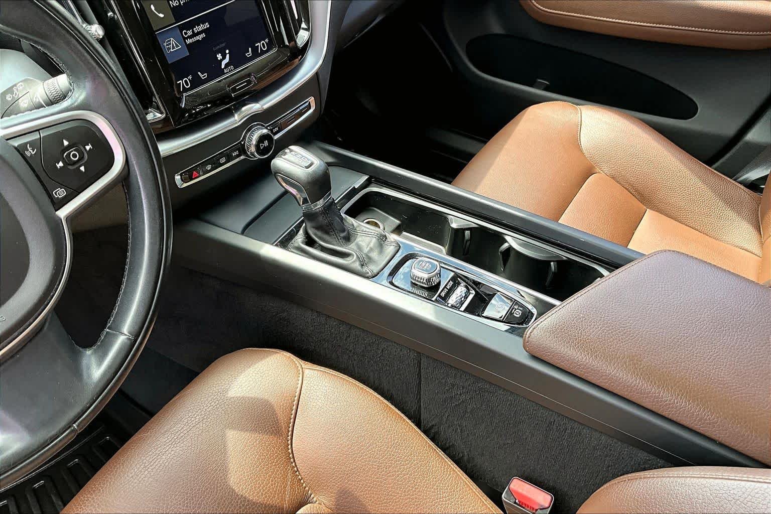 Used 2020 Pine Grey Metallic Volvo Momentum image 16