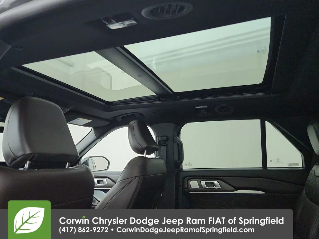 Used 2025 Gray Ford Platinum image 29