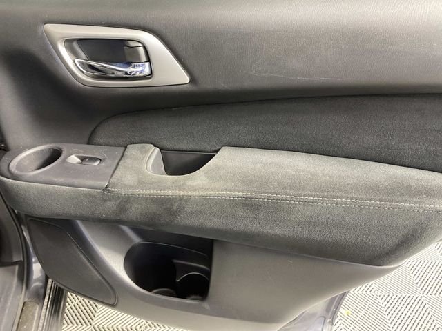 Used 2014 Gray Nissan SV image 26