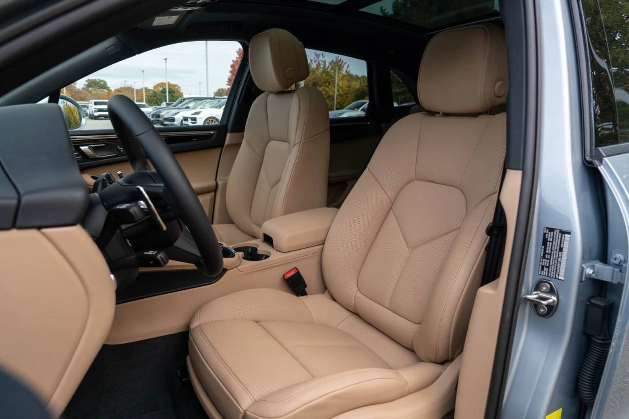 Used 2026  Porsche  image 5