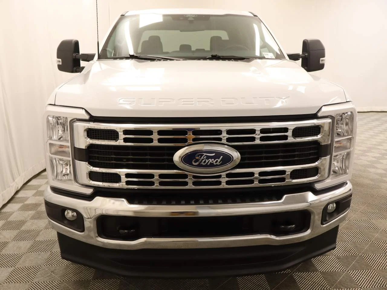 Certified Used 2026 Oxford White Ford XLT Crew Cab image 4