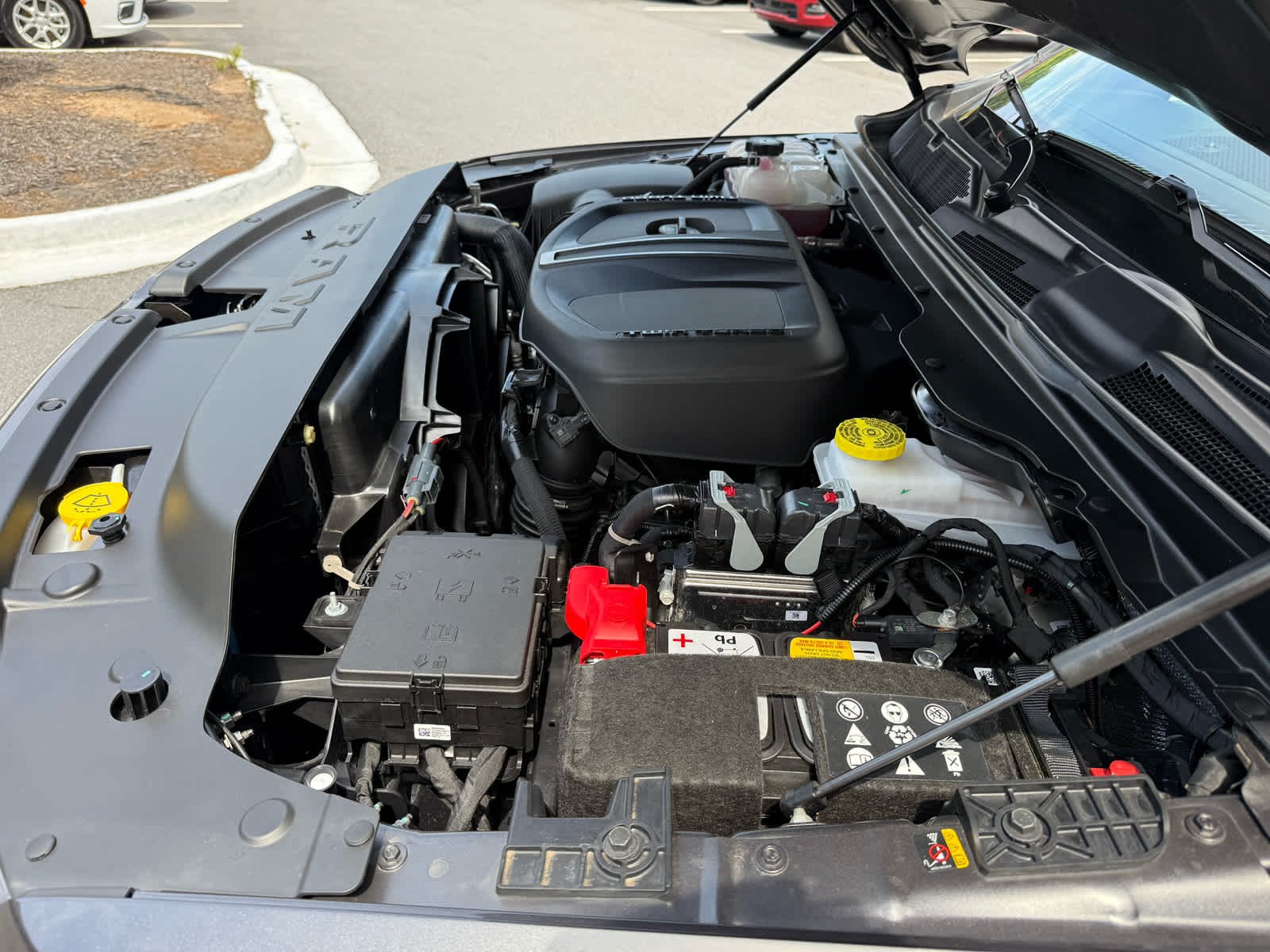 Used 2018 OSMIUM GRAY METALLIC Volvo Momentum image 31