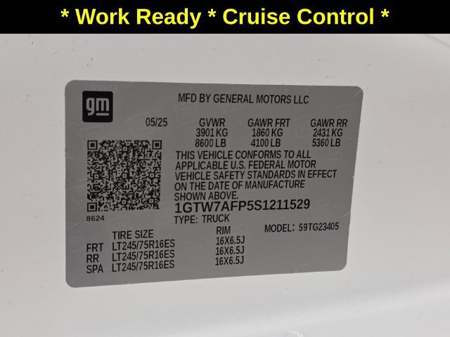 Used 2025 Summit White GMC Work Van image 10