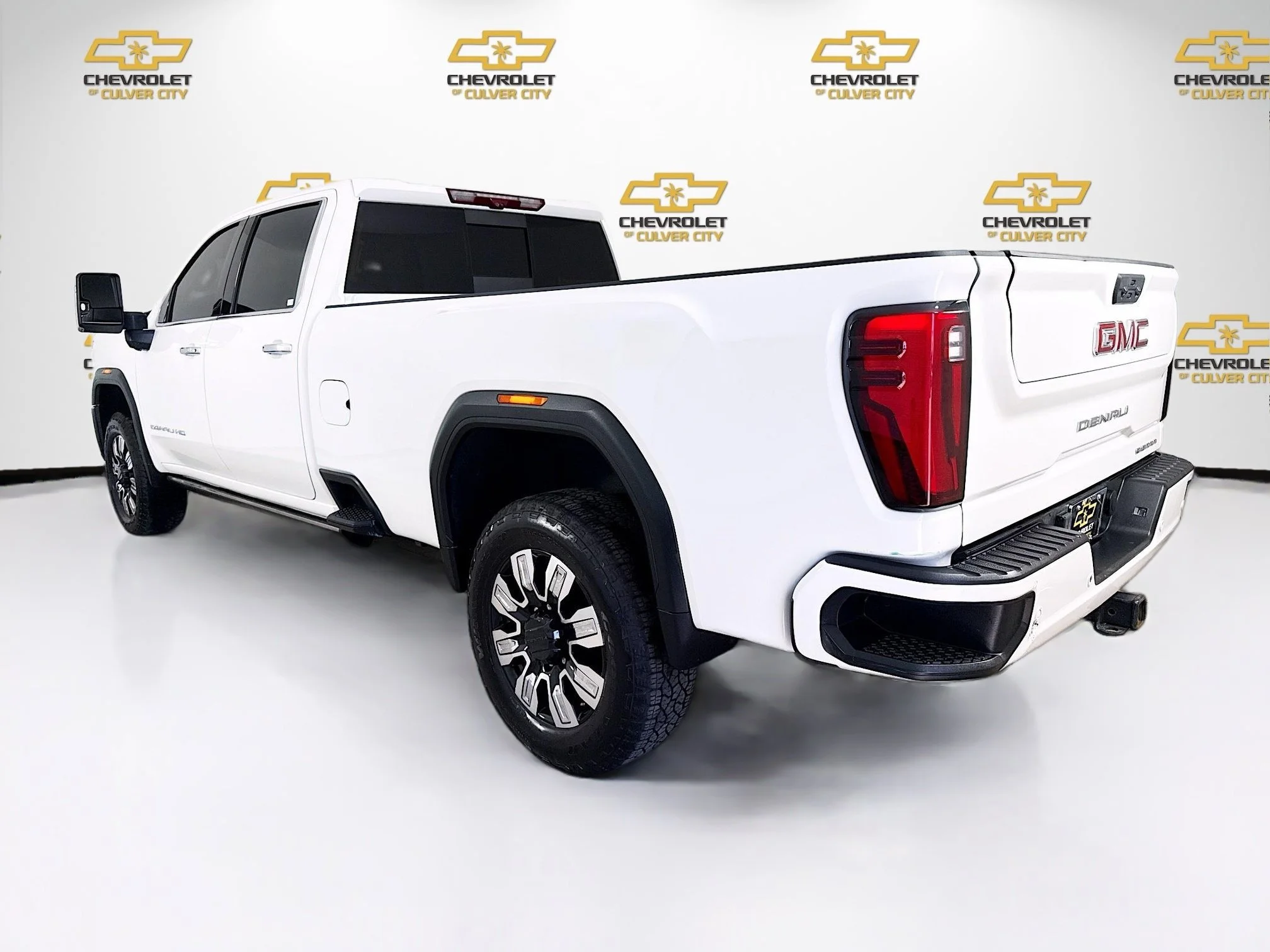 Used 2024 Summit White GMC Denali image 6