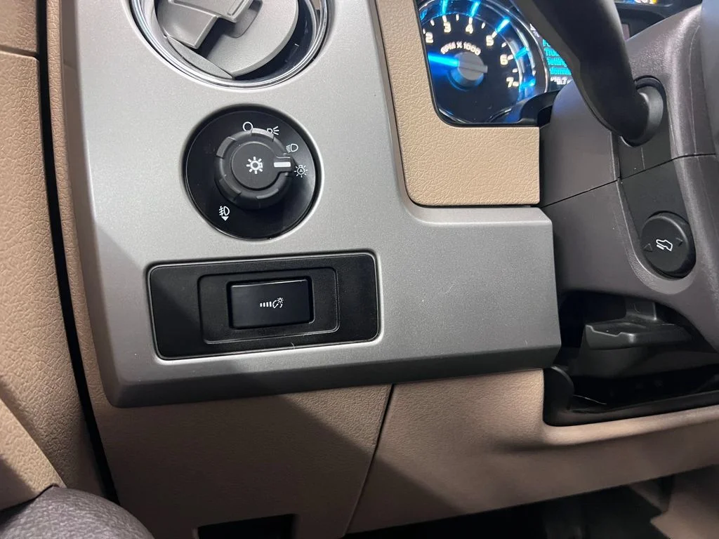 Used 2013 White Platinum Metallic Tri-Coat Ford Lariat image 28