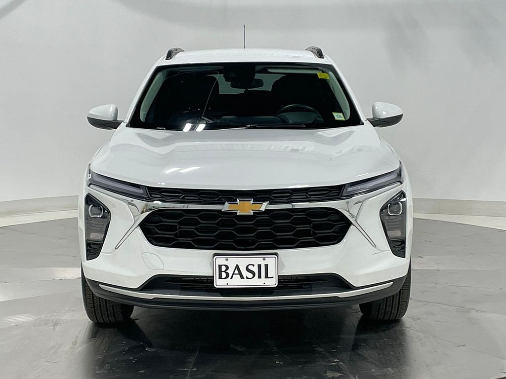 Used 2025 White Chevrolet LT image 9