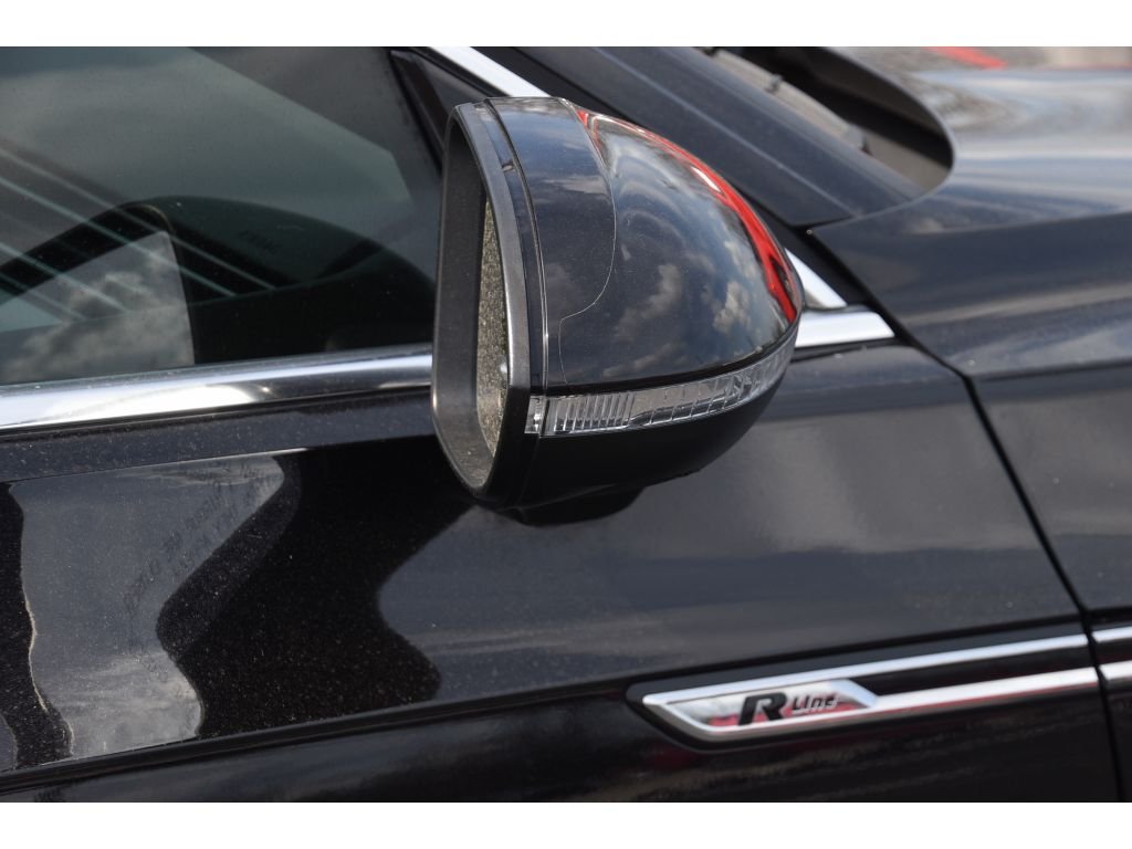 Used 2020 Deep Black Pearl Volkswagen SEL Premium R-Line image 28