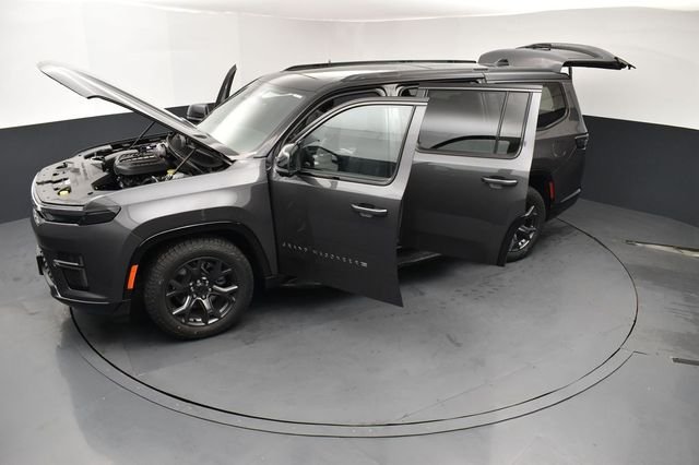 New 2026 Baltic-Gray Metallic Clear-Coat Exterior Paint Jeep Upland image 27