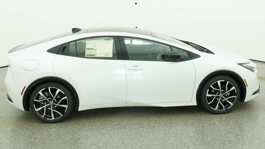 New 2026 Wind Chill Pearl Toyota XSE Premium image 32