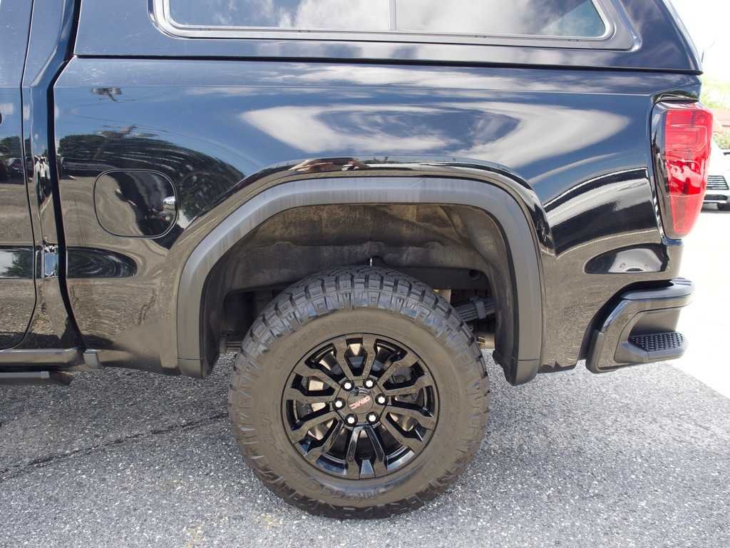 Used 2023 ONYX BLACK GMC AT4X image 7