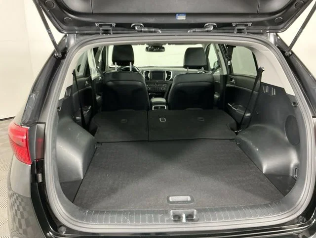 Used 2017 Red Kia EX image 28