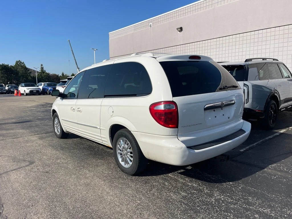 Used 2003 Chrysler Town & Country Limited with VIN 2C8GP64L23R228527 for sale in Racine, WI