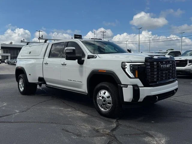 Used 2025 White GMC Denali Ultimate image 2