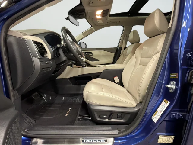 Used 2023 Blue Nissan SL image 10